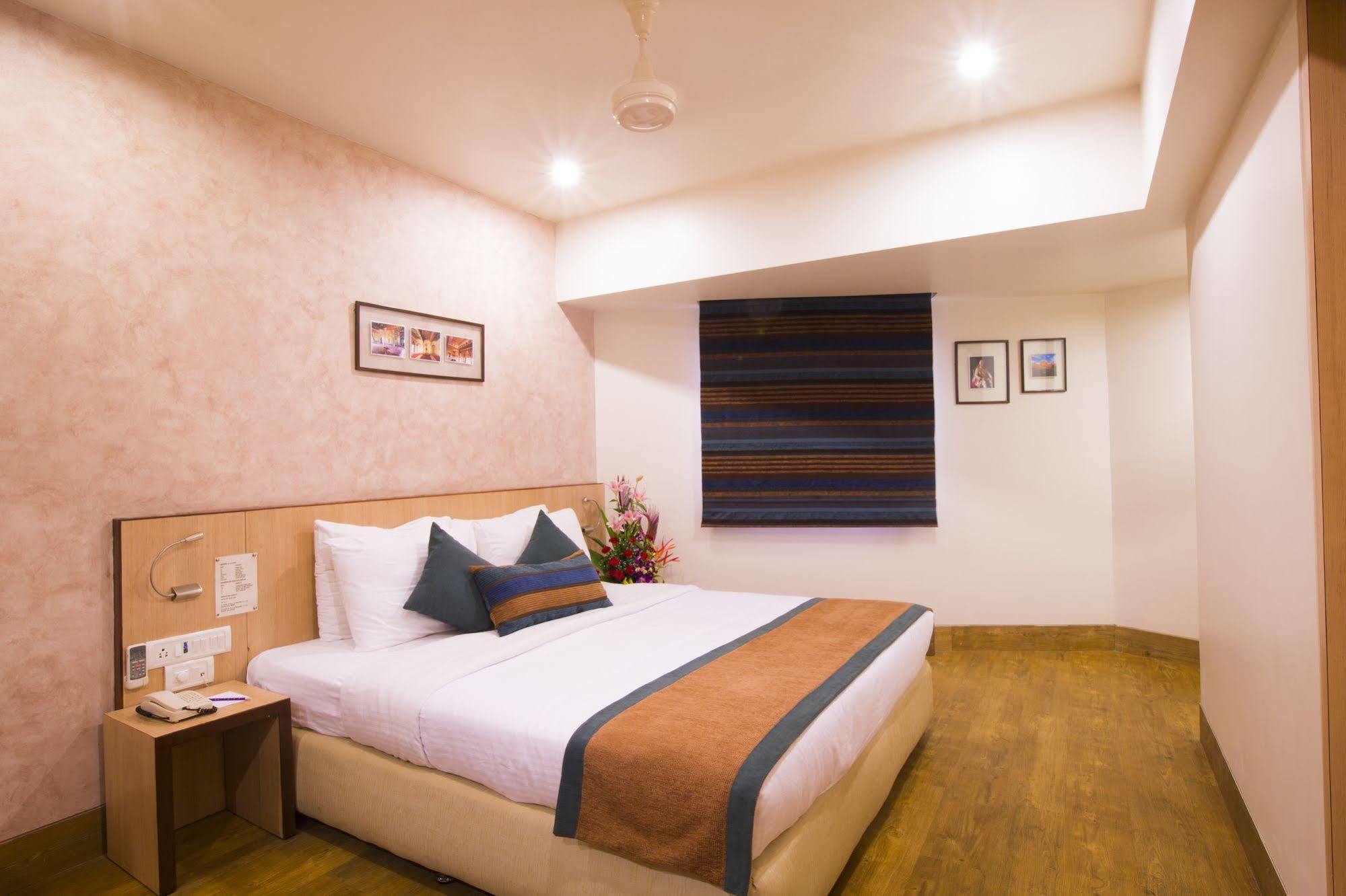 T24 Retro Hotel Bombay Eksteriør billede
